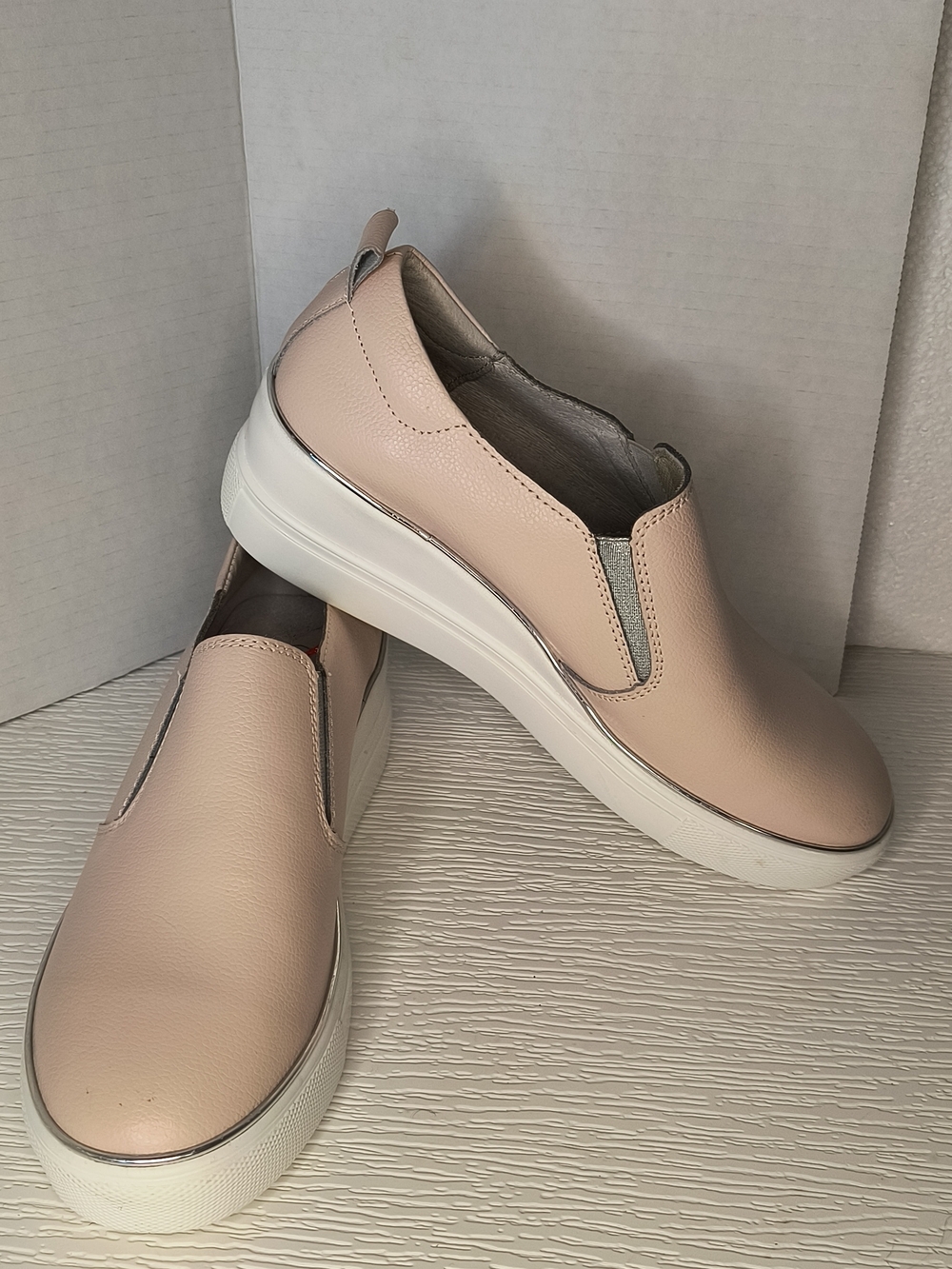 BONAVIA Slip-On Sneakers in Blush Beige